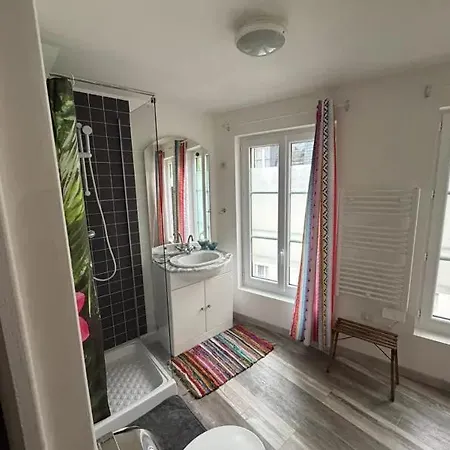 Maison Atypique Et Confortable